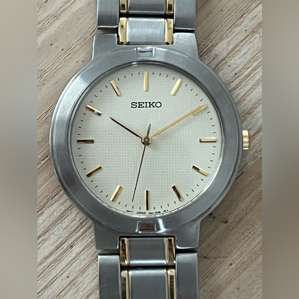 Seiko Vintage Watch Two-Tone Bracelet Large Round Off-White Dial Gold Markers